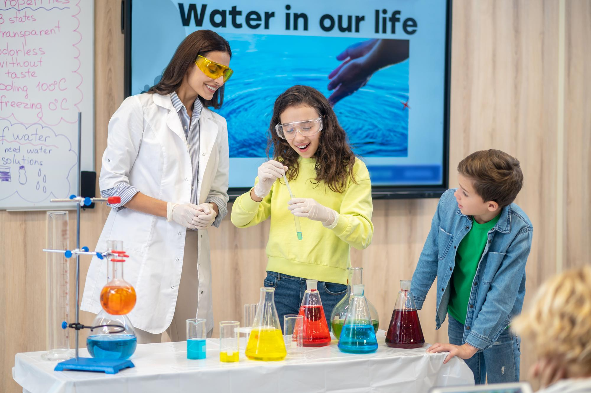 How a Grammar School Chemistry Lesson Sparks Critical Thinking